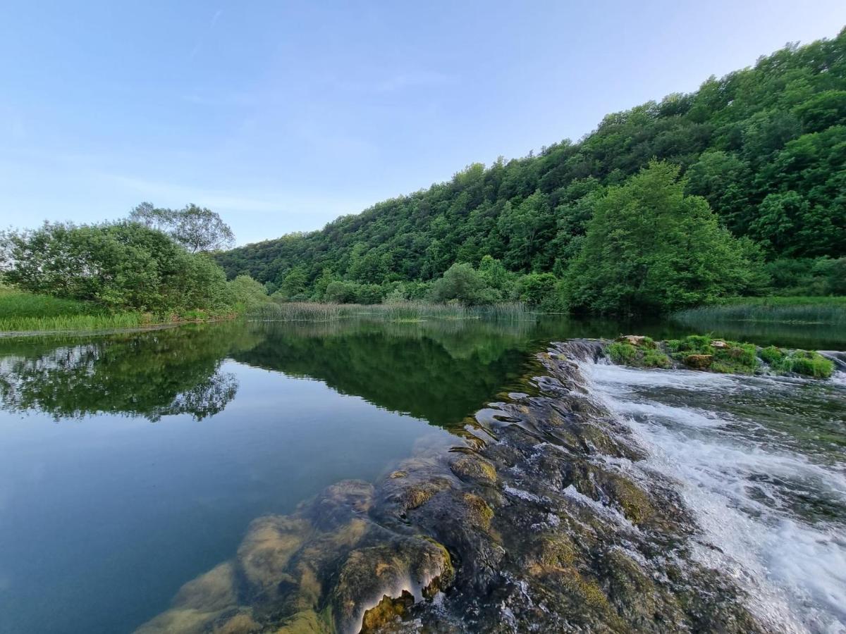 Pensjonat Ruralna Kuca Za Odmor Kablarovo Brdo Krnjak Zewnętrze zdjęcie